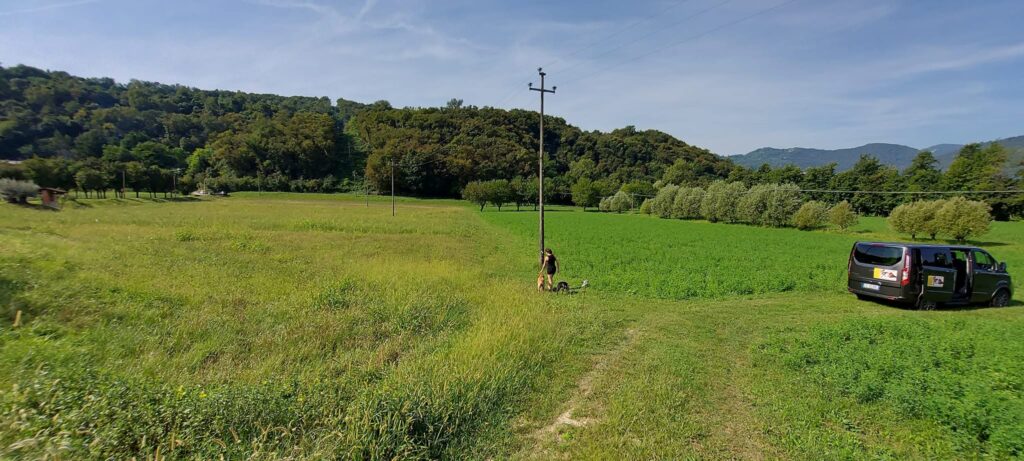 Veduta dei terreni e delle colline del MJRS CAMP prima del completamento dei ring